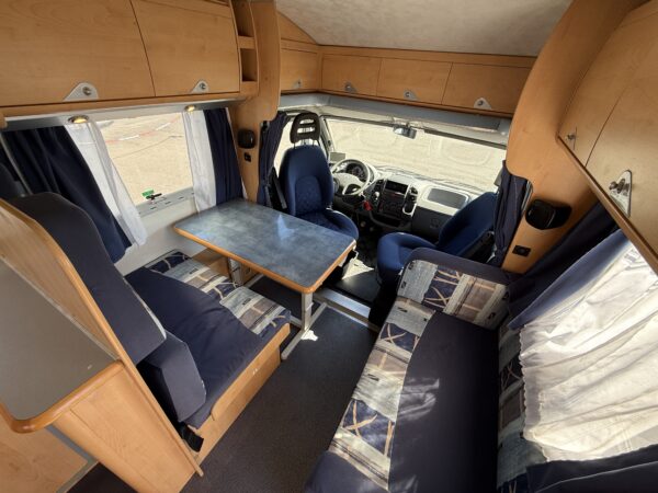 Mobilvetta Miller Oklahoma Lit à la française + Lit dinette + Attelage – Image 3