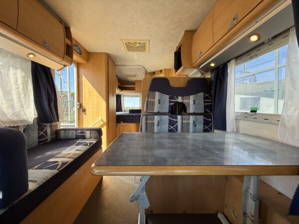 Mobilvetta Miller Oklahoma Lit à la française + Lit dinette + Attelage – Image 4