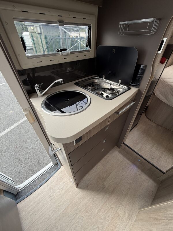 Challenger 278 EB Lit central + Lit pavillon + Lit dinette – Image 6